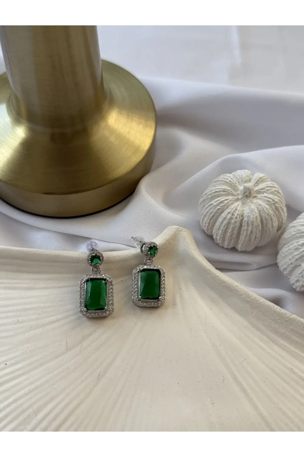 Atelier Emine Yaşil Zümrüt Baget Küpe