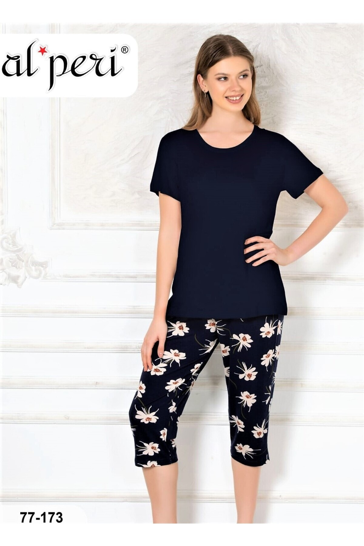 Alperi Yazlık Kısa Kol Kadın Kapri Pijama Takımı Lacivert