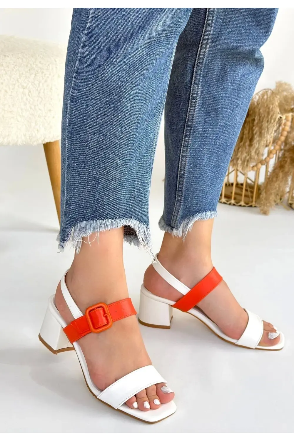 Year Beyaz Cilt Turuncu Detaylı Beyaz Kadın Topuklu Ayakkabı