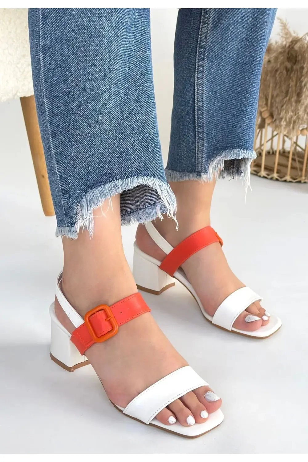 Year Beyaz Cilt Turuncu Detaylı Beyaz Kadın Topuklu Ayakkabı