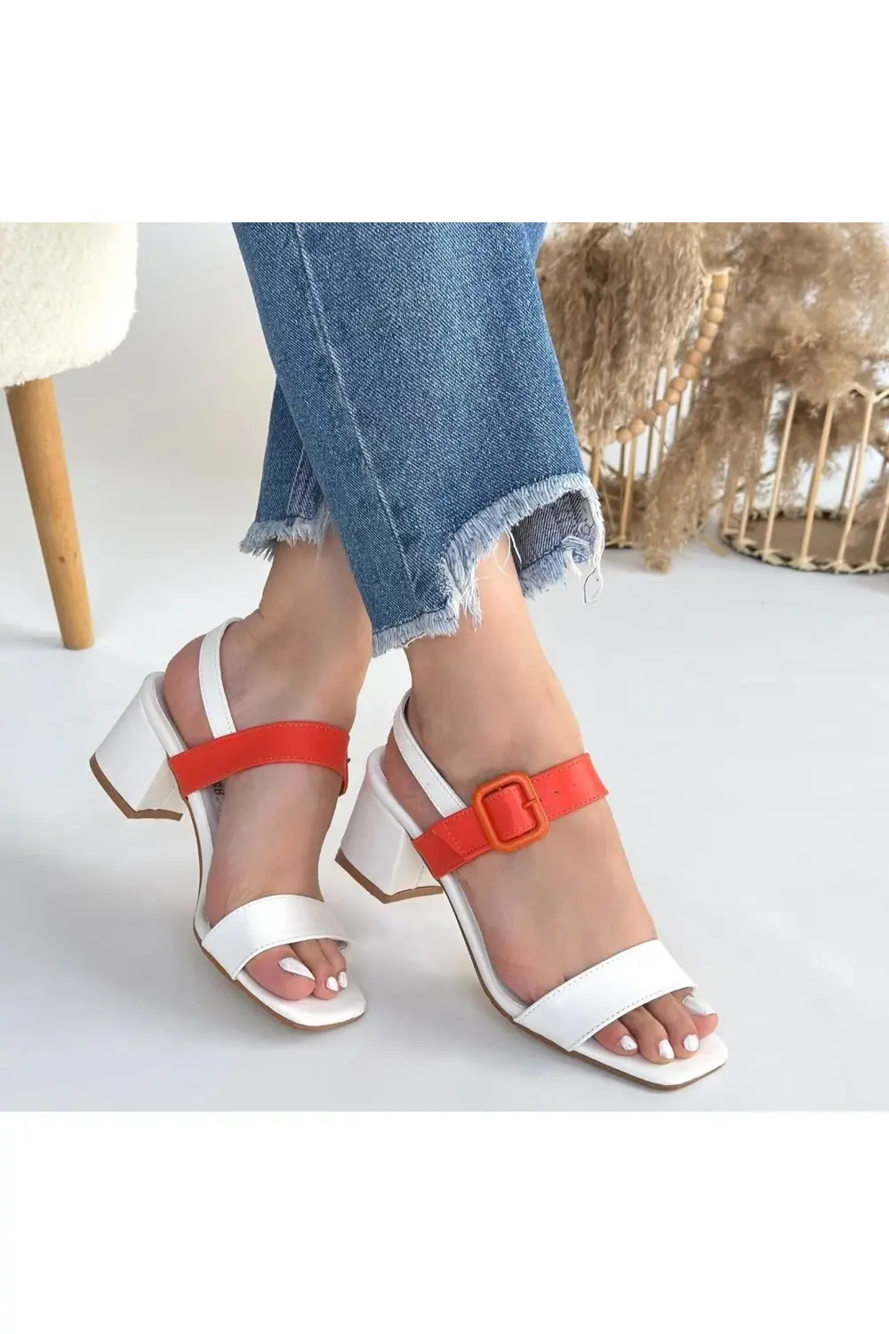 Year Beyaz Cilt Turuncu Detaylı Beyaz Kadın Topuklu Ayakkabı