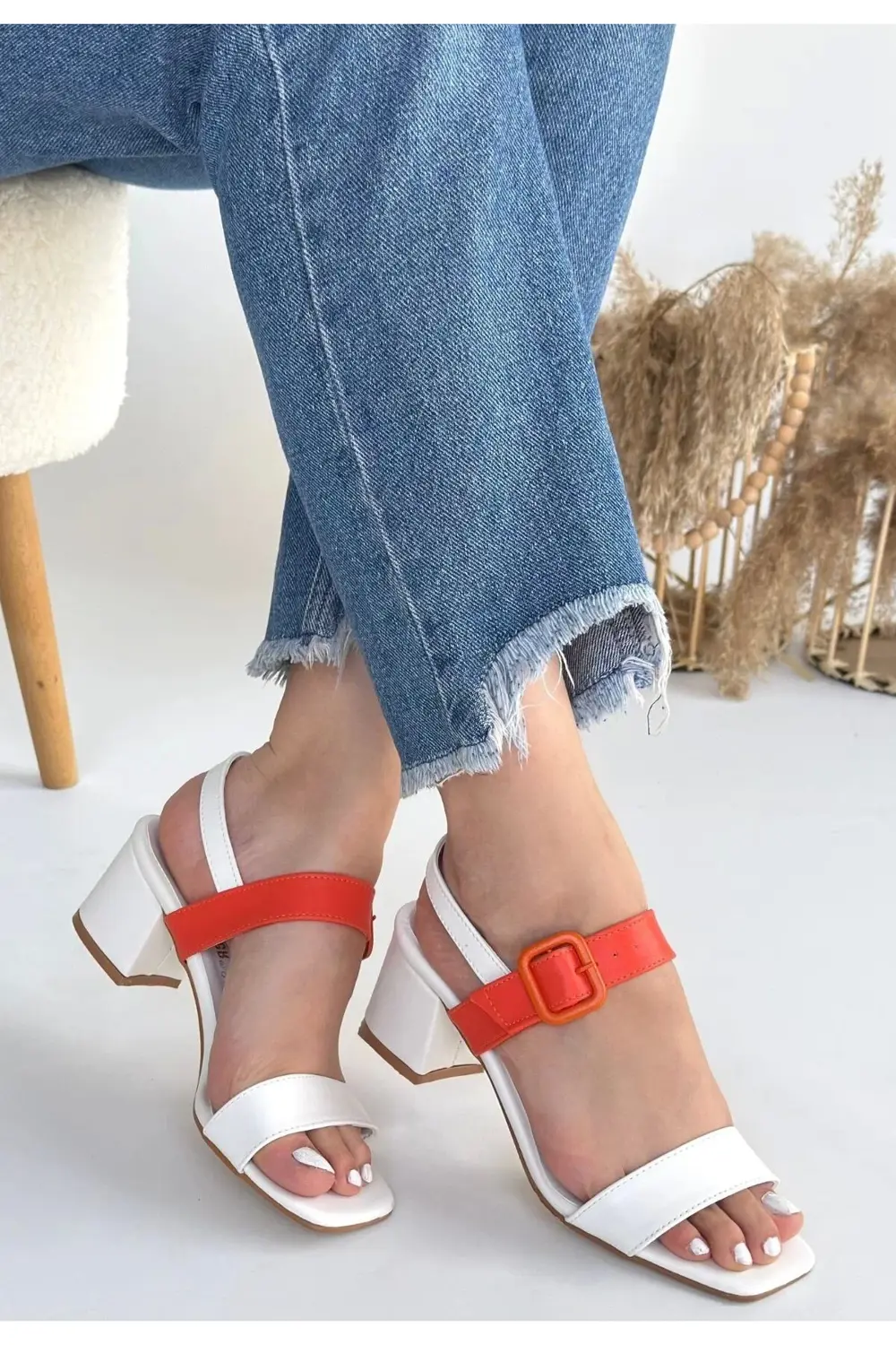 Year Beyaz Cilt Turuncu Detaylı Beyaz Kadın Topuklu Ayakkabı