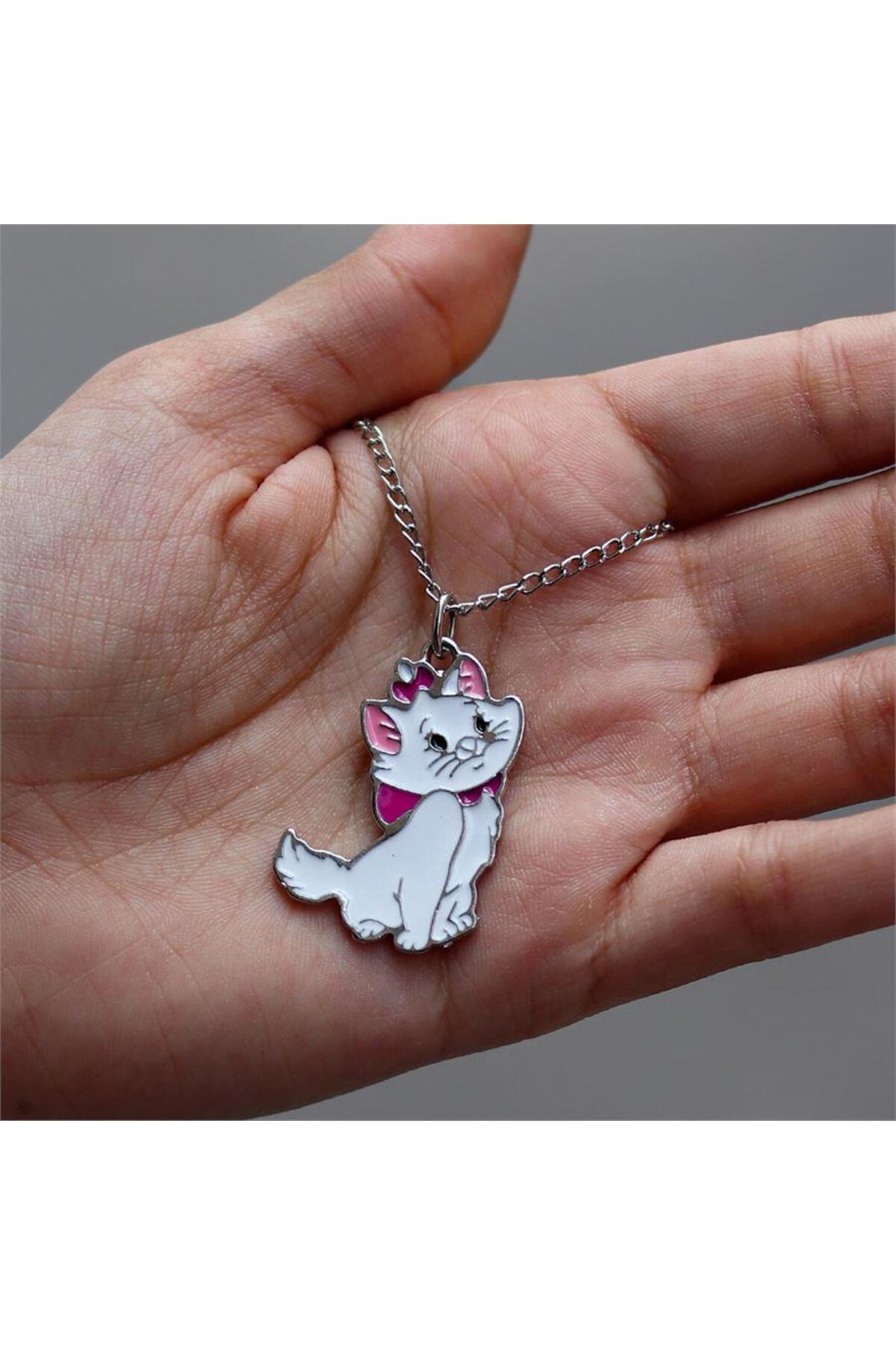 Yeni Oturan Gatinha Marie Kolye