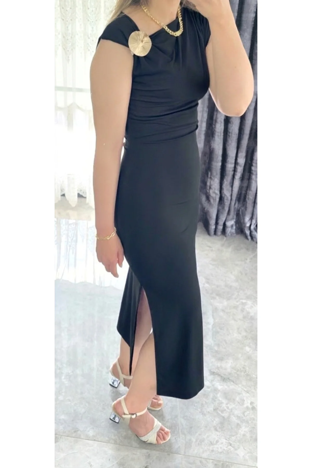 Yeni Sezon Astarsız Omuz Toka Detaylı Yandan Yırtmaçlı Midi Boy Kadın Elbise Yeni Sezon Astarsız Omuz Toka Detaylı Yandan Yırtmaçlı Midi Boy Kadın Elbise - Görsel 2