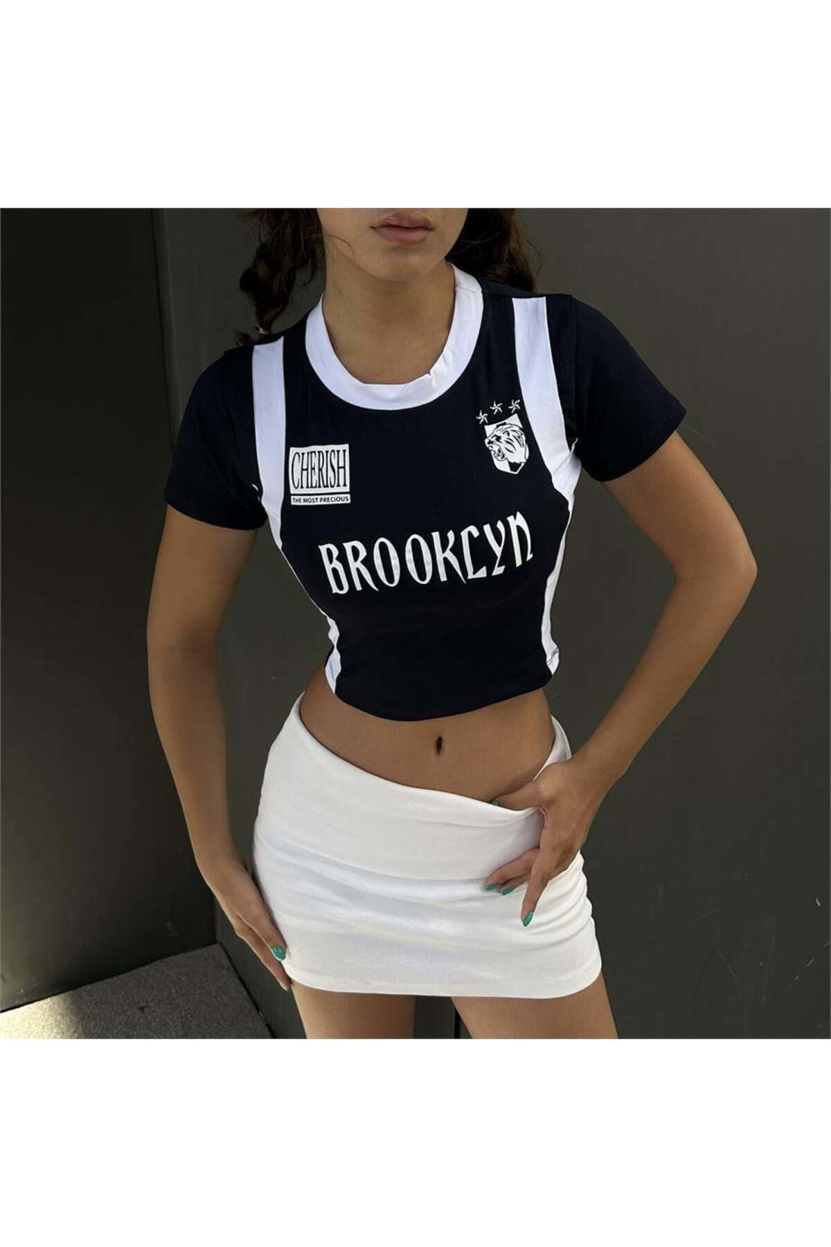 Yeni Siyah Şerit Detaylı Brooklyn Y2K Kısa Kollu Crop