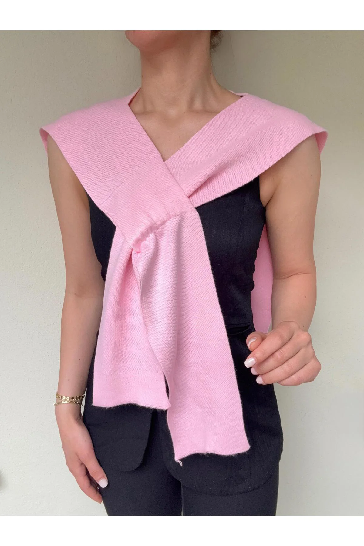 Yeni Stil Koldan Geçirmeli Pembe Triko Omuz Şalı