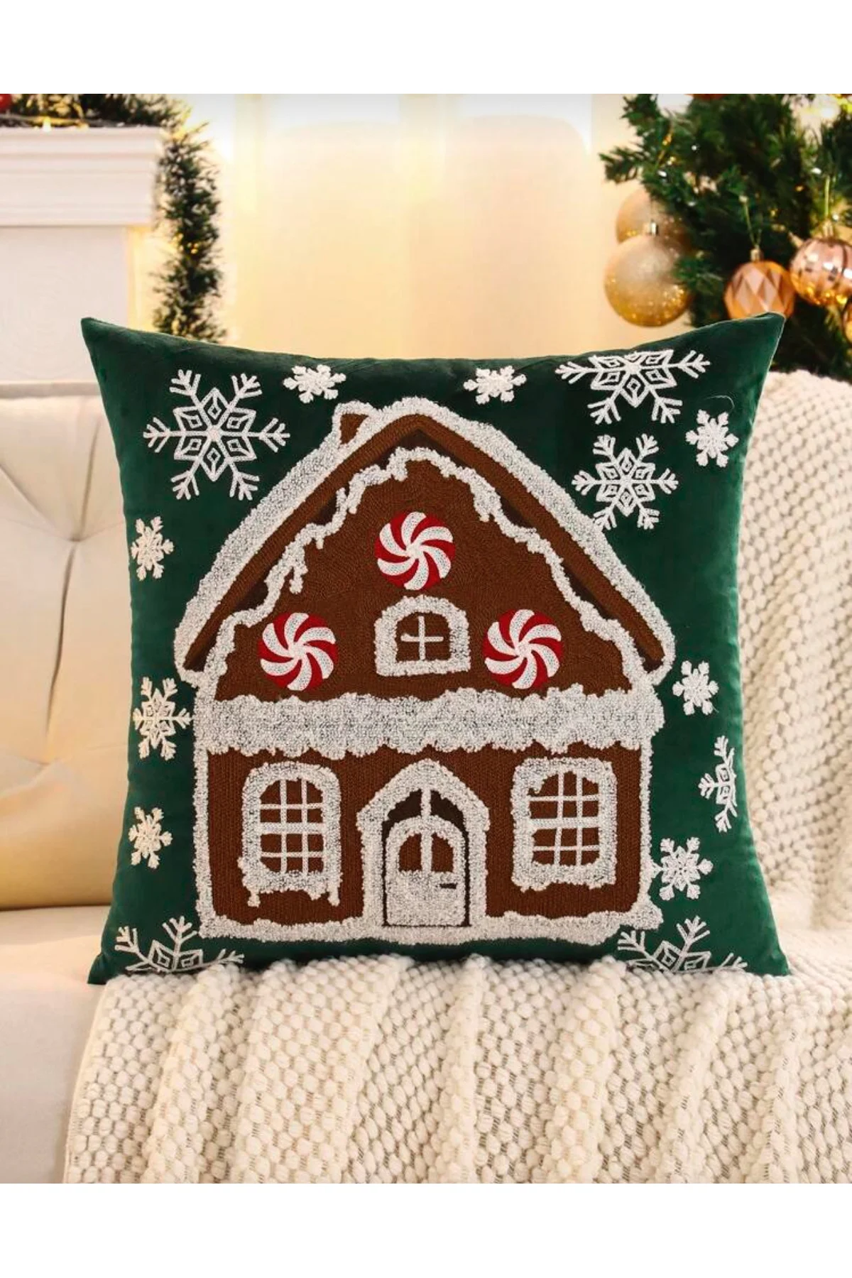 Yeni Yıl Noel Ev desenli yeşil kadife kırlent kılıfı