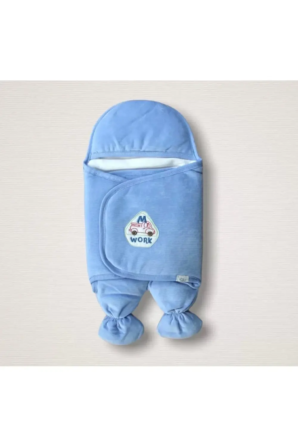 Yenidoğan Araba Nakışlı Fitilli Kadife Ayaklı Erkek Bebek Kundak