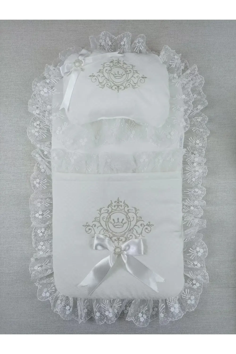 Yenidoğan Bambu Taç Nakışlı Kundaklı Trilüks 3lü Alt Açma Seti Ek