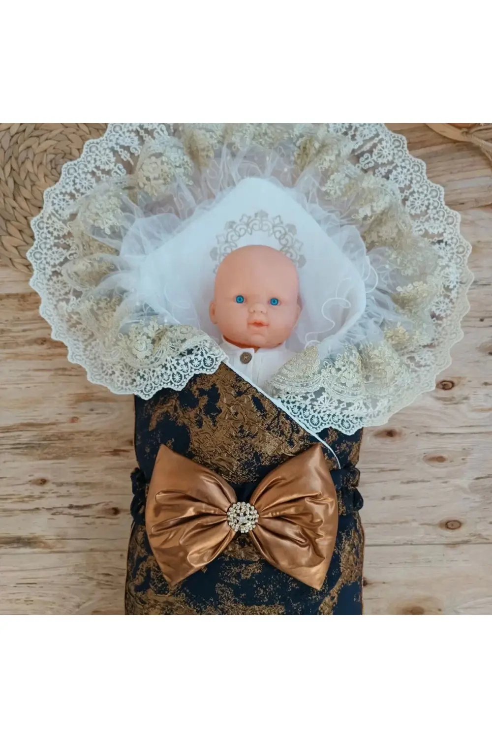 Yenidoğan Kendinden Desenli Fiyonklu Bebek Battaniyesi