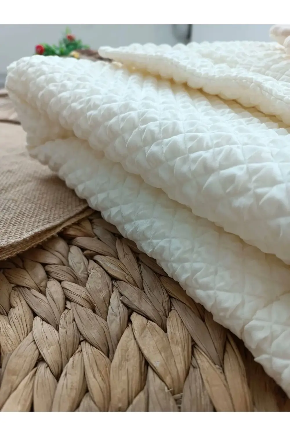 Yenidoğan Kulaklı Şapkalı Düğme Detaylı Fiyonklu Bebek Battaniyes