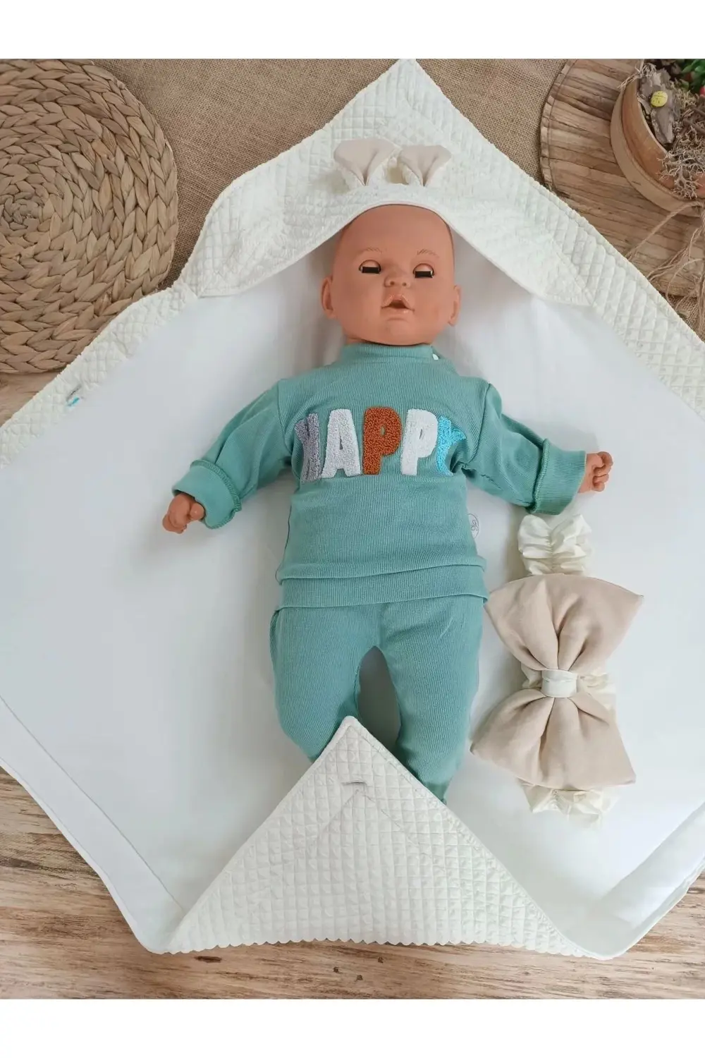 Yenidoğan Kulaklı Şapkalı Düğme Detaylı Fiyonklu Bebek Battaniyes