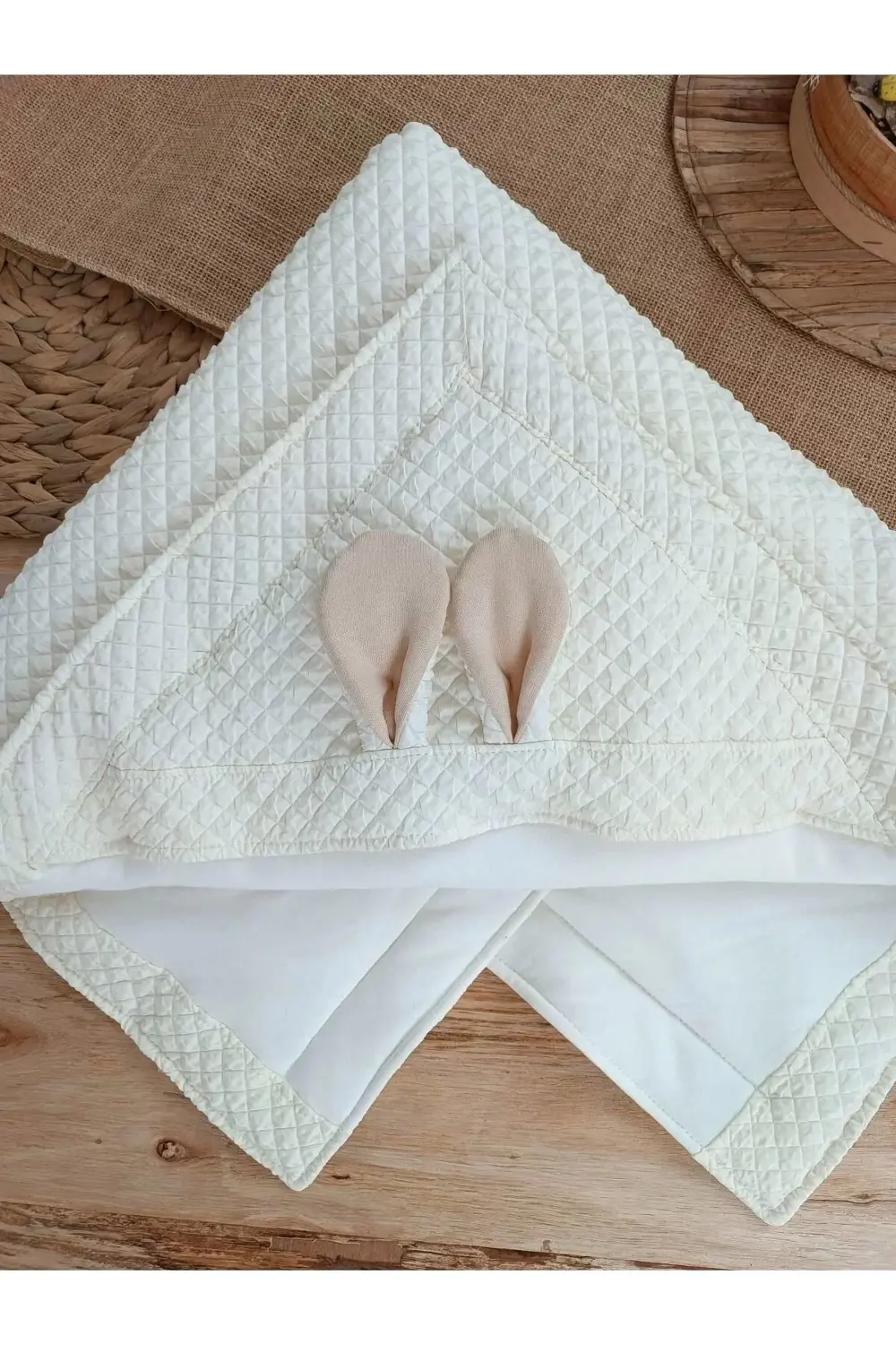 Yenidoğan Kulaklı Şapkalı Düğme Detaylı Fiyonklu Bebek Battaniyes