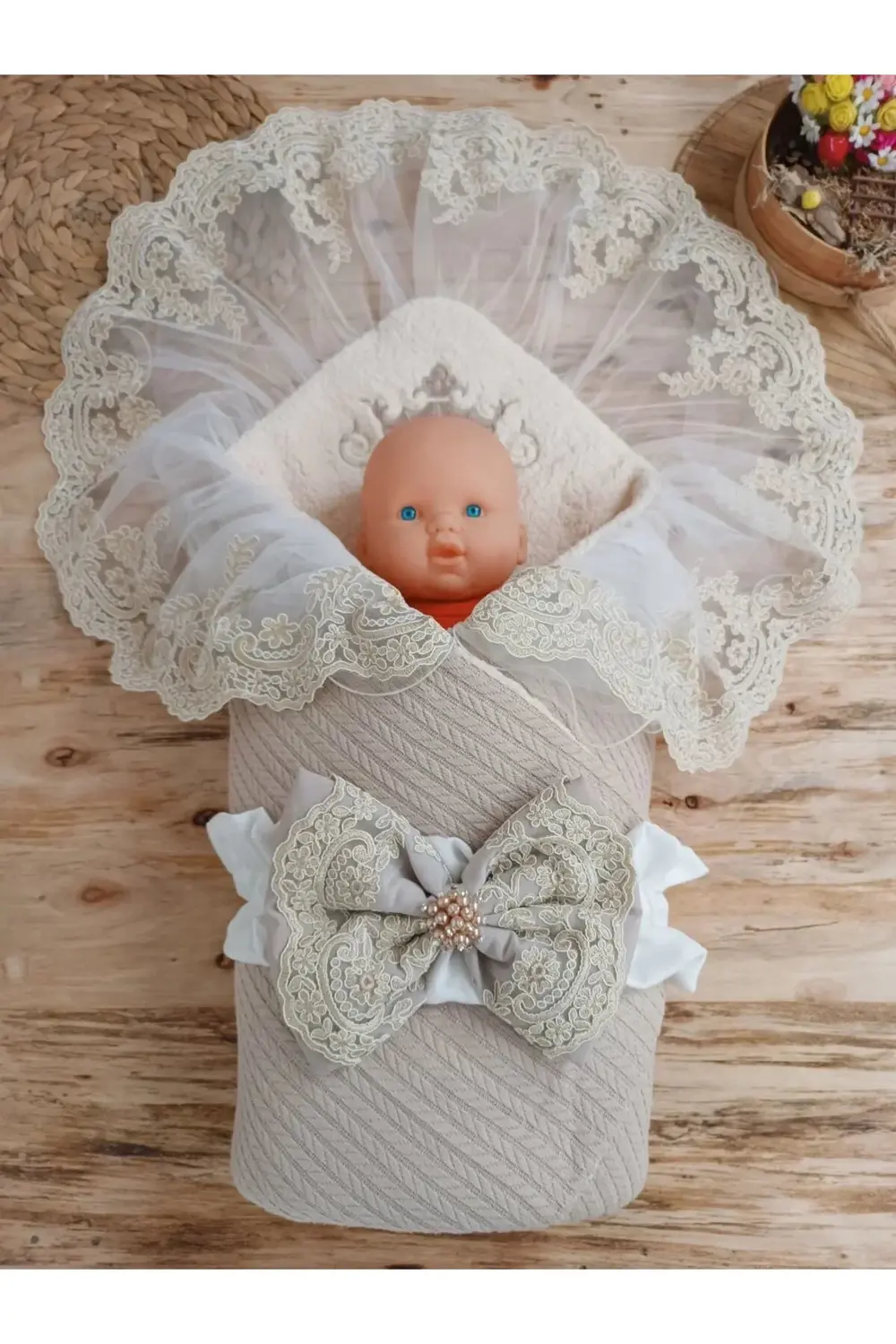 Yenidoğan Kuzulu Taç Nakış Güpürlü Fiyonklu Duvaklı Prizma Taş Un Yenidoğan Kuzulu Taç Nakış Güpürlü Fiyonklu Duvaklı Prizma Taş Un