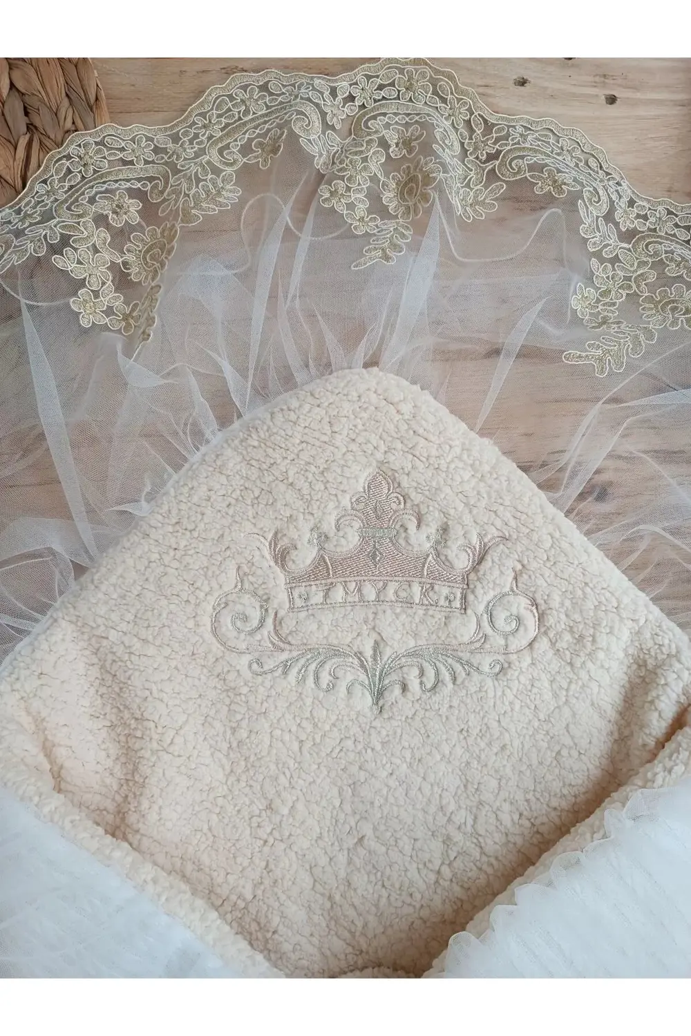 Yenidoğan Kuzulu Taç Nakış Güpürlü Fiyonklu Duvaklı Prizma Taş Un