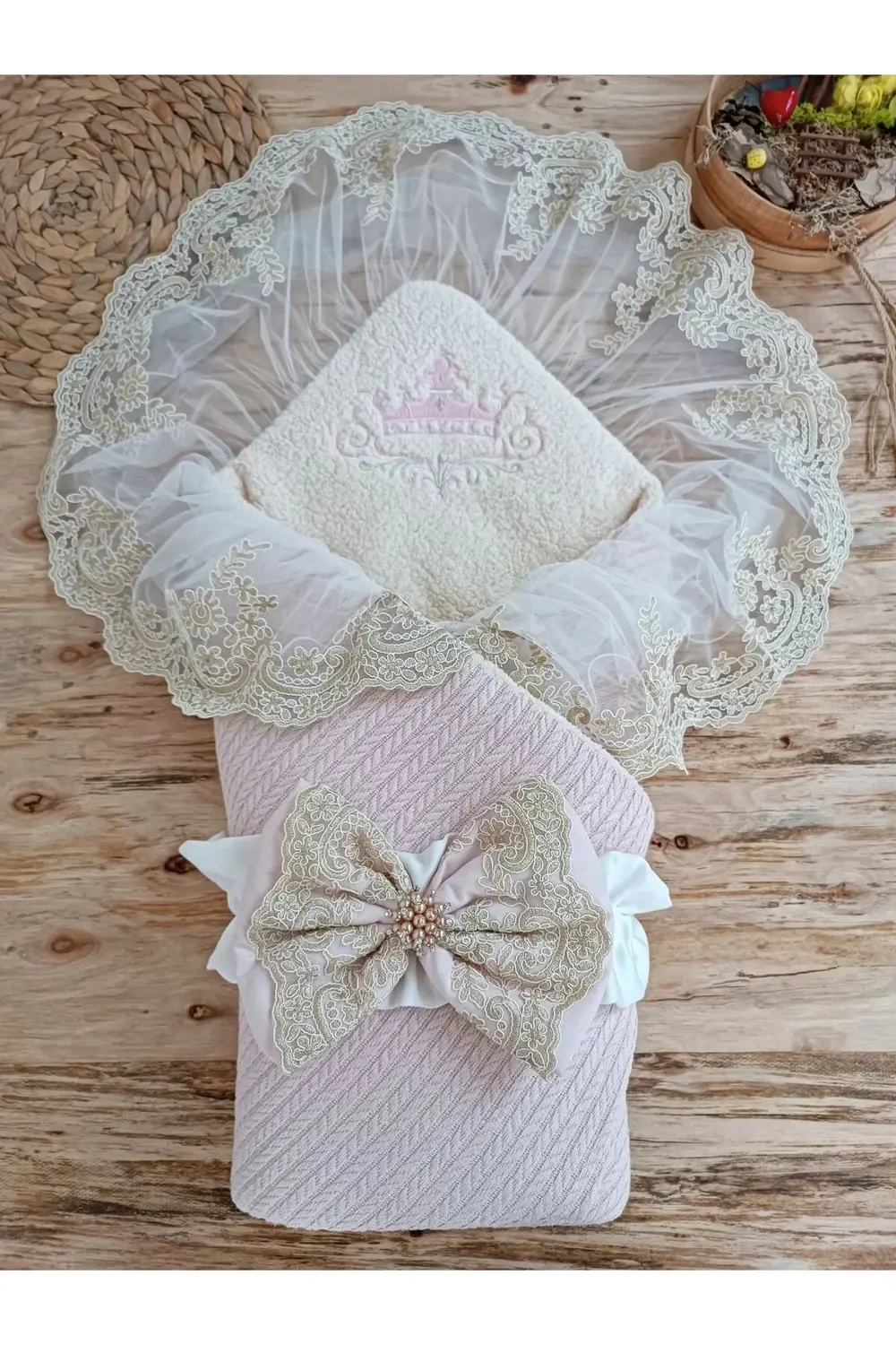 Yenidoğan Kuzulu Taç Nakış Güpürlü Fiyonklu Duvaklı Prizma Taş Un Yenidoğan Kuzulu Taç Nakış Güpürlü Fiyonklu Duvaklı Prizma Taş Un