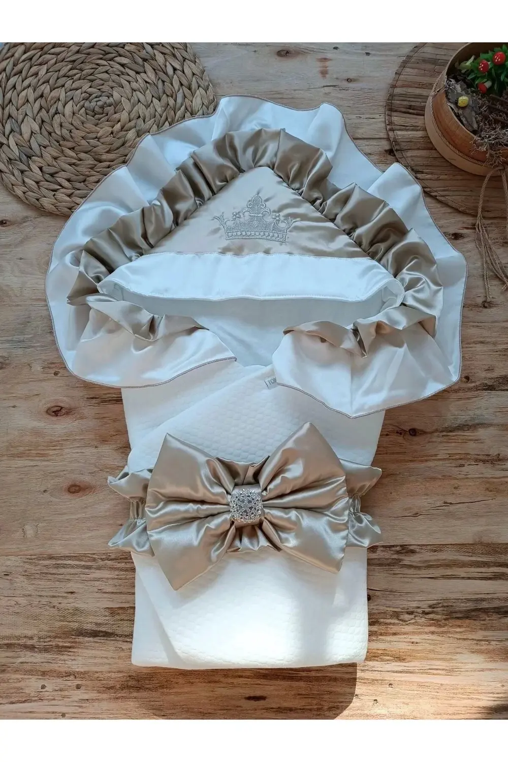 Yenidoğan Mehtap Lüks Kelebek Taç Nakışlı Bebek Battaniyesi Kunda