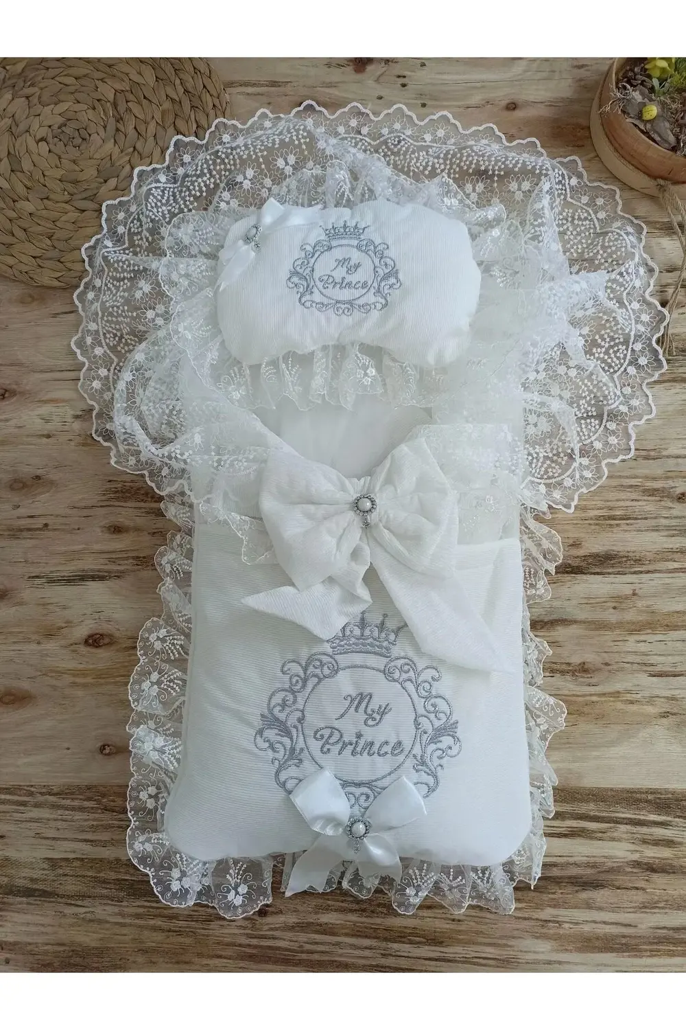 Yenidoğan Nil Taç Nakışlı Hayal Güpürlü Trilüks Kundak Bebek Batt