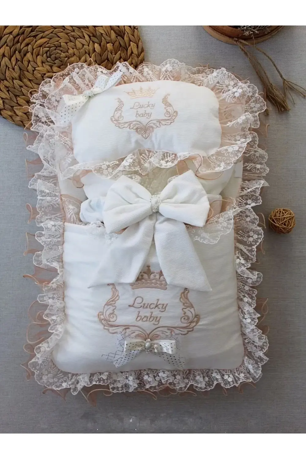 Yenidoğan Nil Taç Nakışlı Kundaklı Trilüks 3lü Alt Açma Seti Bej