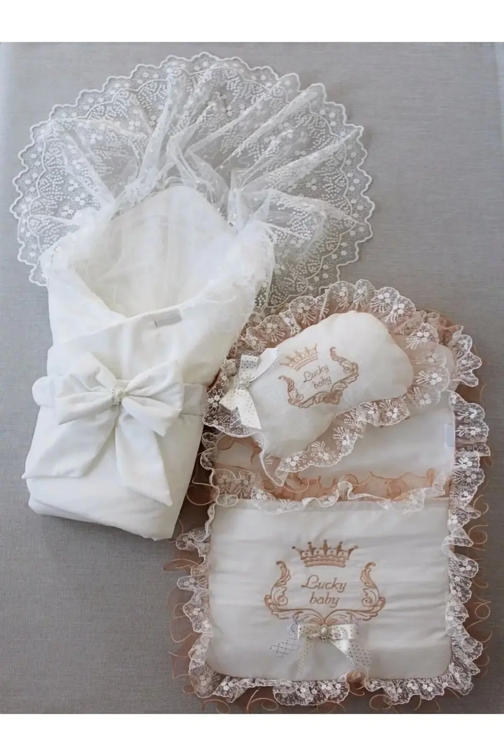 Yenidoğan Nil Taç Nakışlı Kundaklı Trilüks 3lü Alt Açma Seti Bej