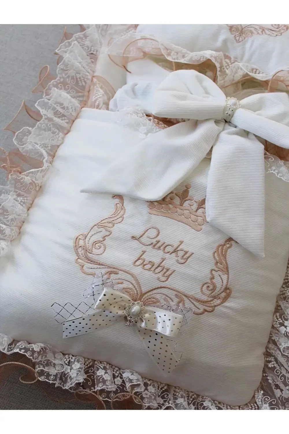 Yenidoğan Nil Taç Nakışlı Kundaklı Trilüks 3lü Alt Açma Seti Bej