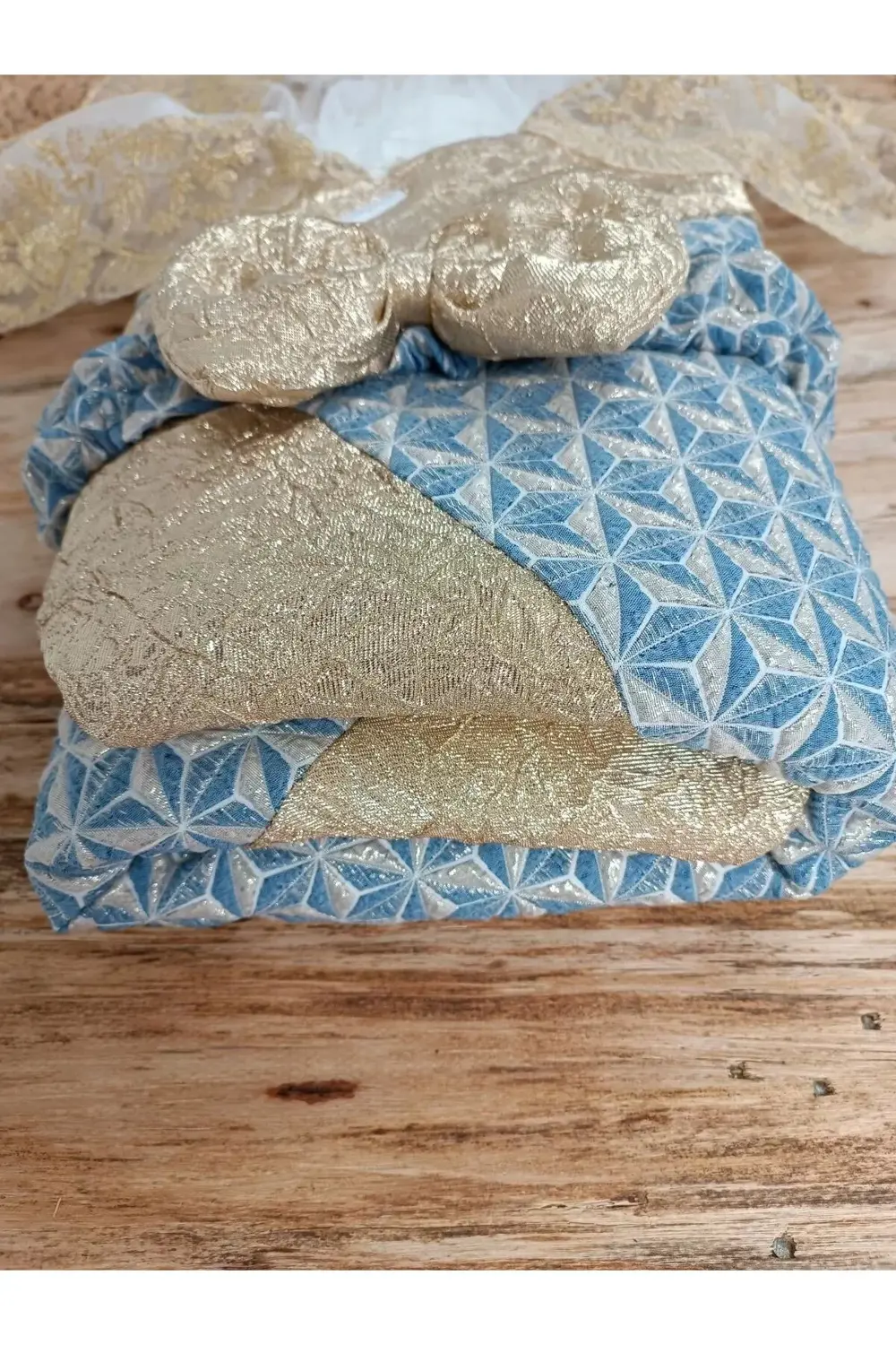 Yenidoğan Piramit Desenli Güpür İşlemeli Bebek Battaniyesi Kundak