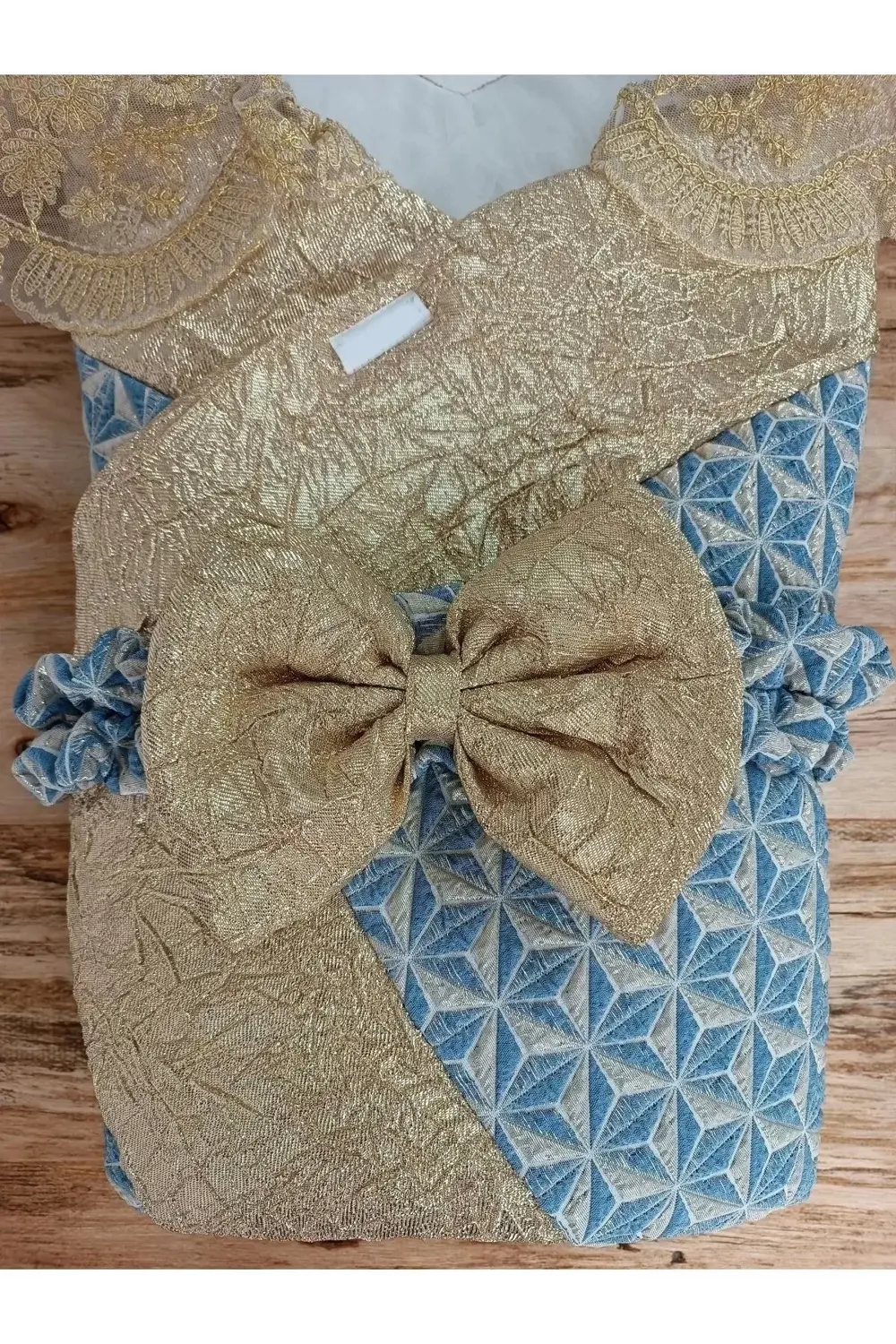 Yenidoğan Piramit Desenli Güpür İşlemeli Bebek Battaniyesi Kundak