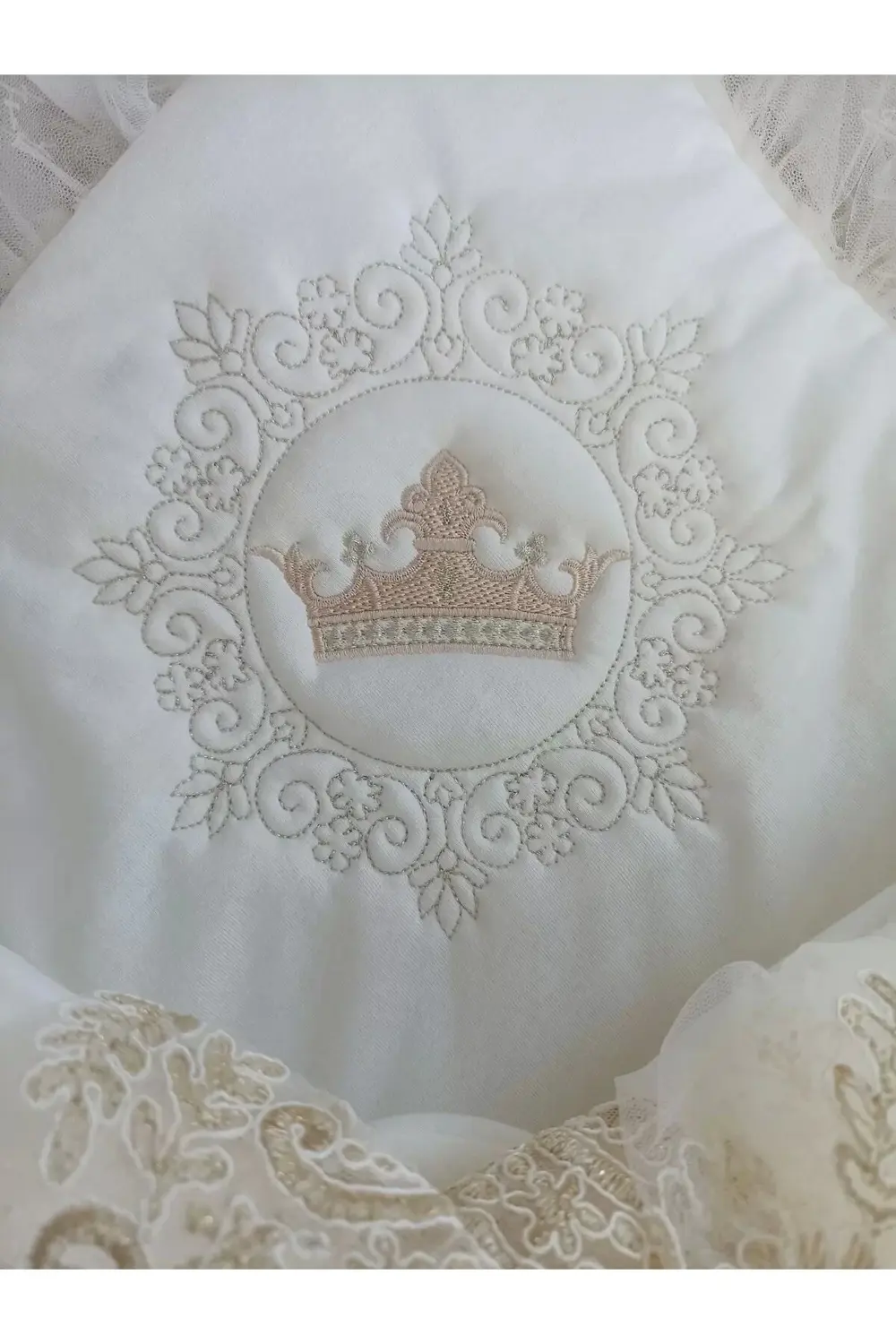 Yenidoğan Sahra Taç Nakışlı Plazma Taşlı Güpürlü Fiyonklu Duvaklı