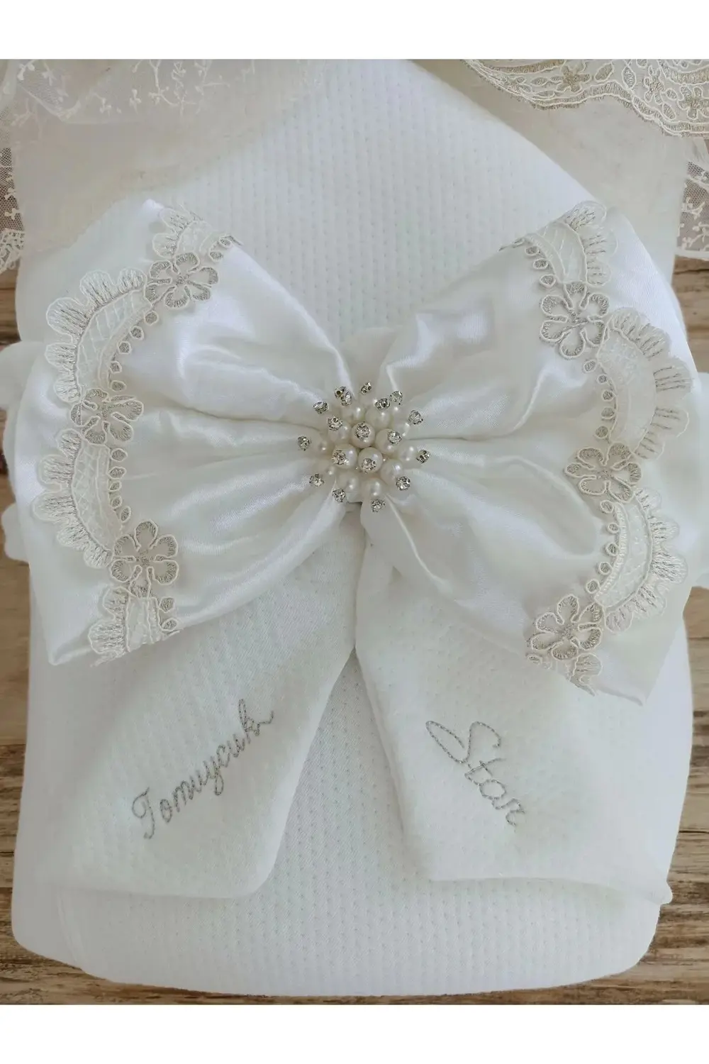 Yenidoğan Sahra Taç Nakışlı Plazma Taşlı Güpürlü Fiyonklu Duvaklı