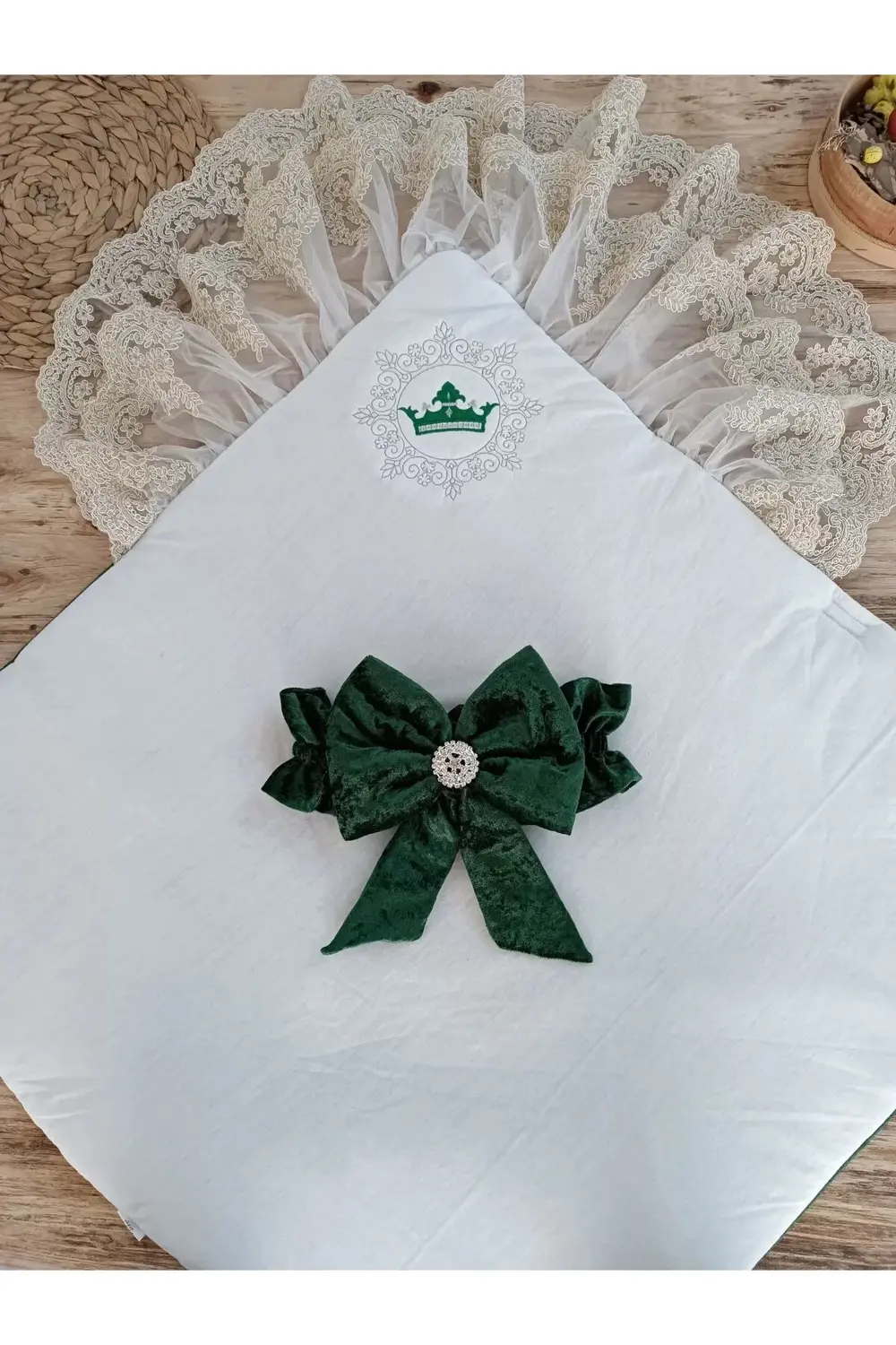 Yenidoğan Saray Kadife Taç Nakışlı İnci Fiyonklu Çift Dantel Duva