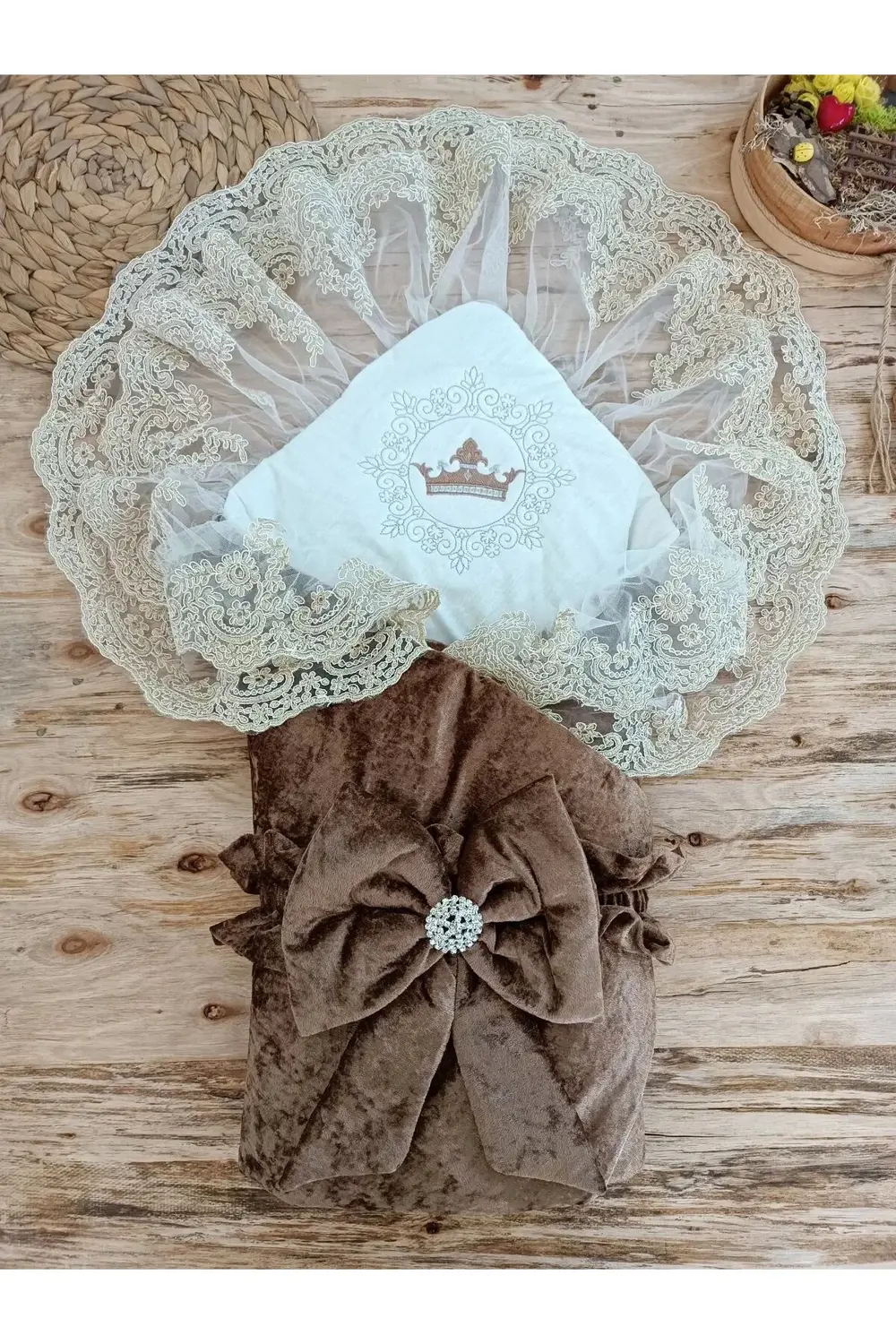 Yenidoğan Saray Kadife Taç Nakışlı İnci Fiyonklu Çift Dantel Duva