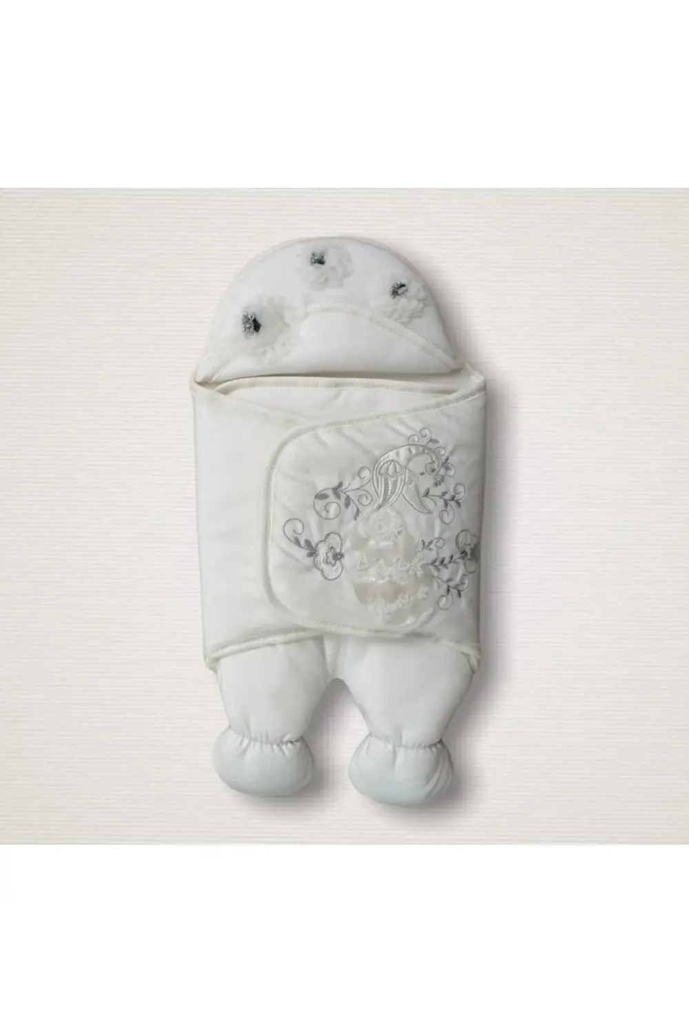 Yenidoğan Üç Çiçek Tavuskuşu Nakışlı Lüks Ayaklı Erkek Bebek Kund