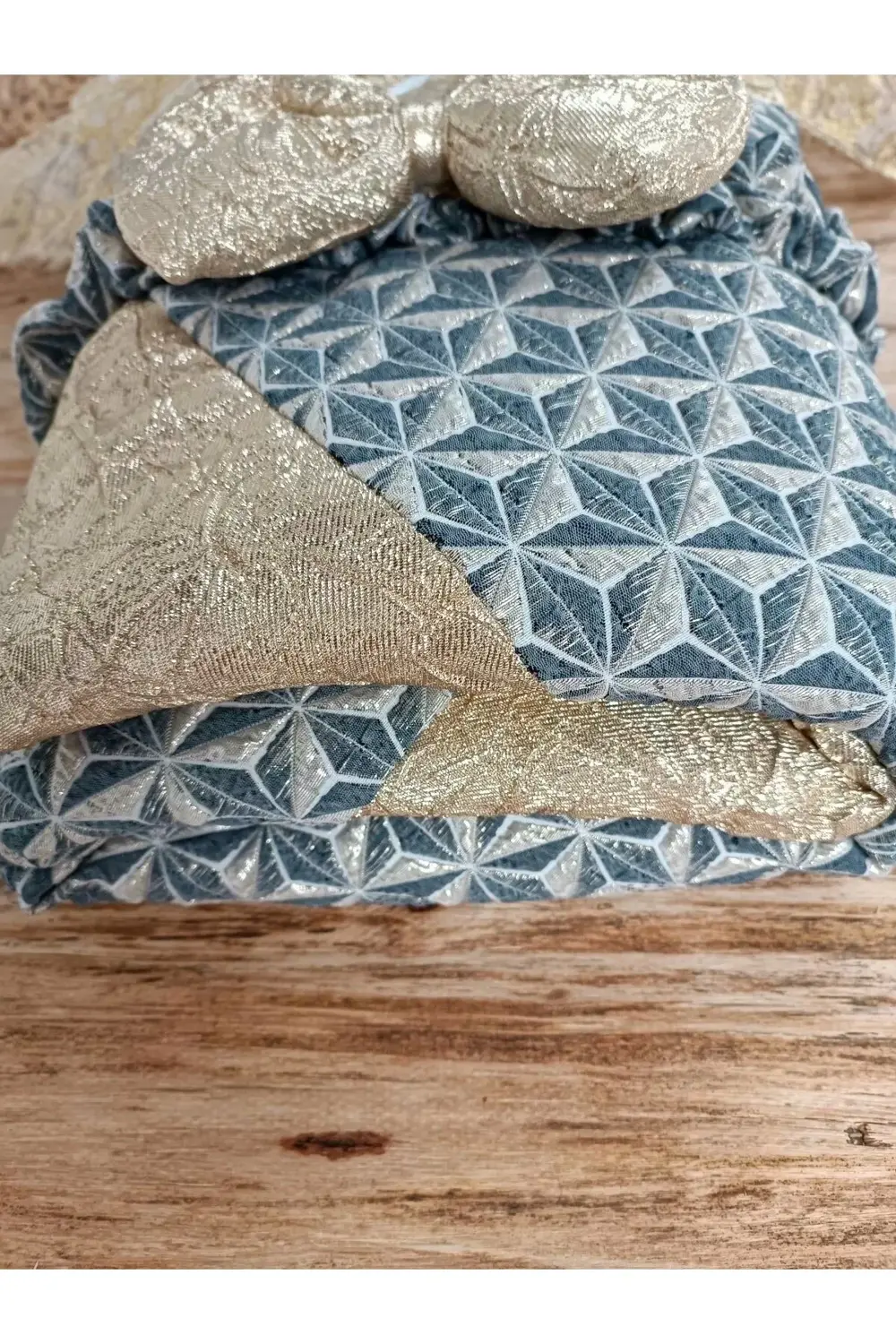 Yenidoğan Ultralüks Piramit Desenli Güpürlü Bebek Battaniyesi Kun