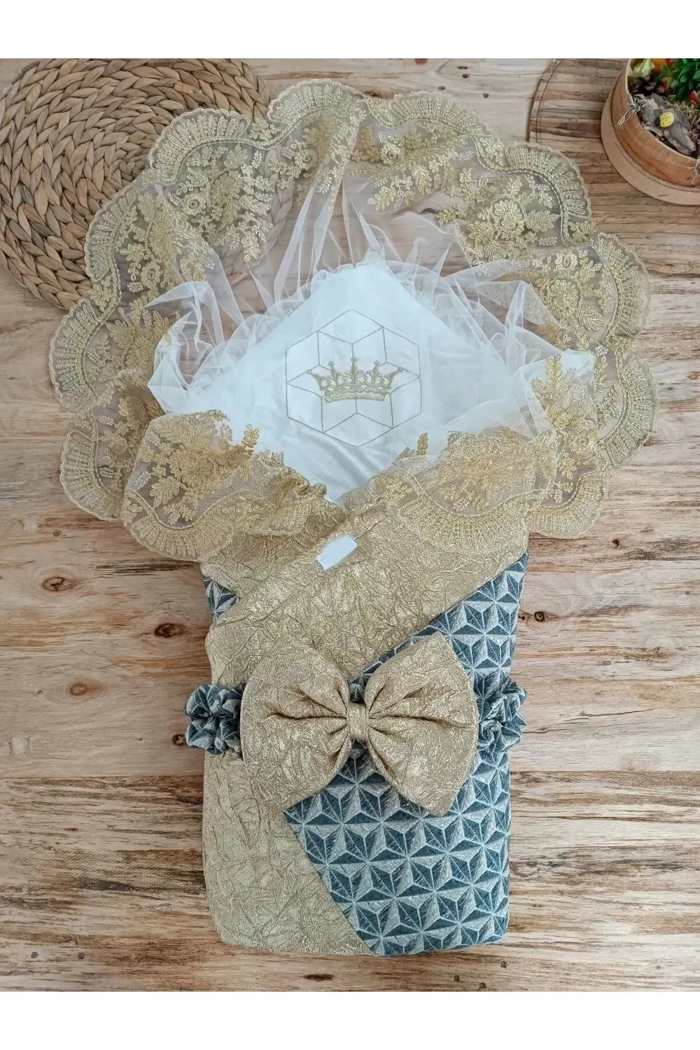 Yenidoğan Ultralüks Piramit Desenli Güpürlü Bebek Battaniyesi Kun