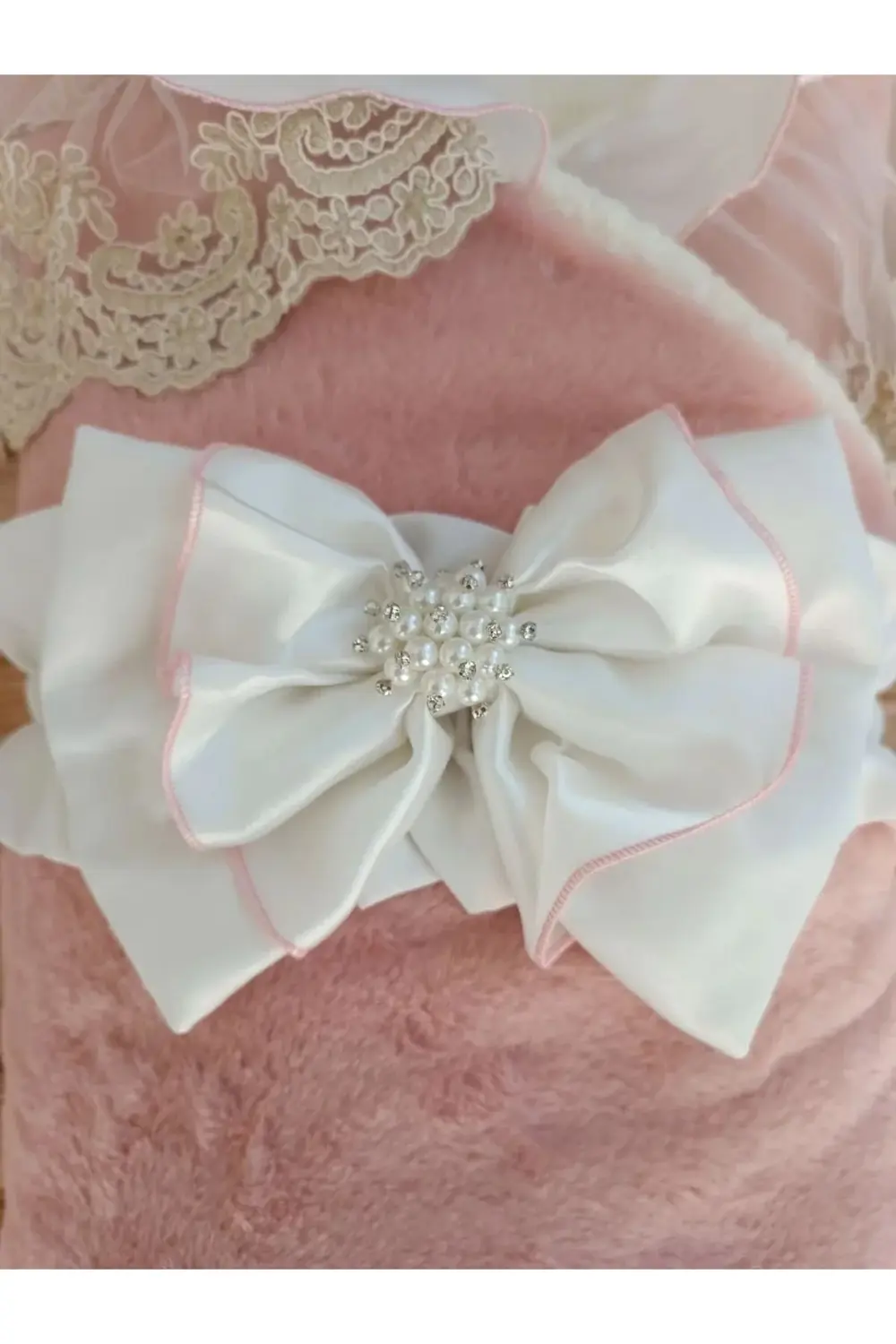 Yenidoğan Wool Yün Kumaş Taç Nakışlı Güpür Duvaklı Fiyonk Prizma