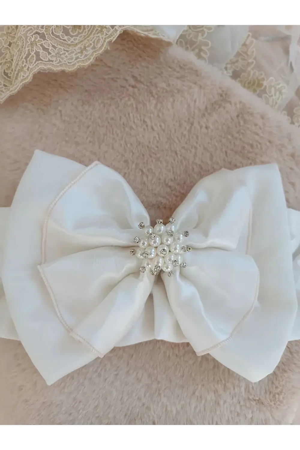 Yenidoğan Wool Yün Kumaş Taç Nakışlı Güpür Duvaklı Fiyonk Prizma Yenidoğan Wool Yün Kumaş Taç Nakışlı Güpür Duvaklı Fiyonk Prizma