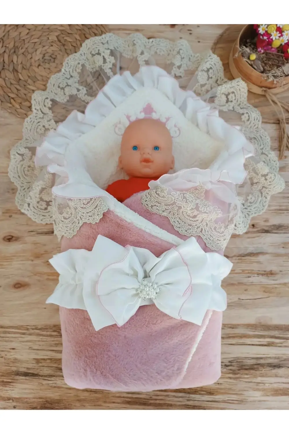 Yenidoğan Wool Yün Kumaş Taç Nakışlı Güpür Duvaklı Fiyonk Prizma