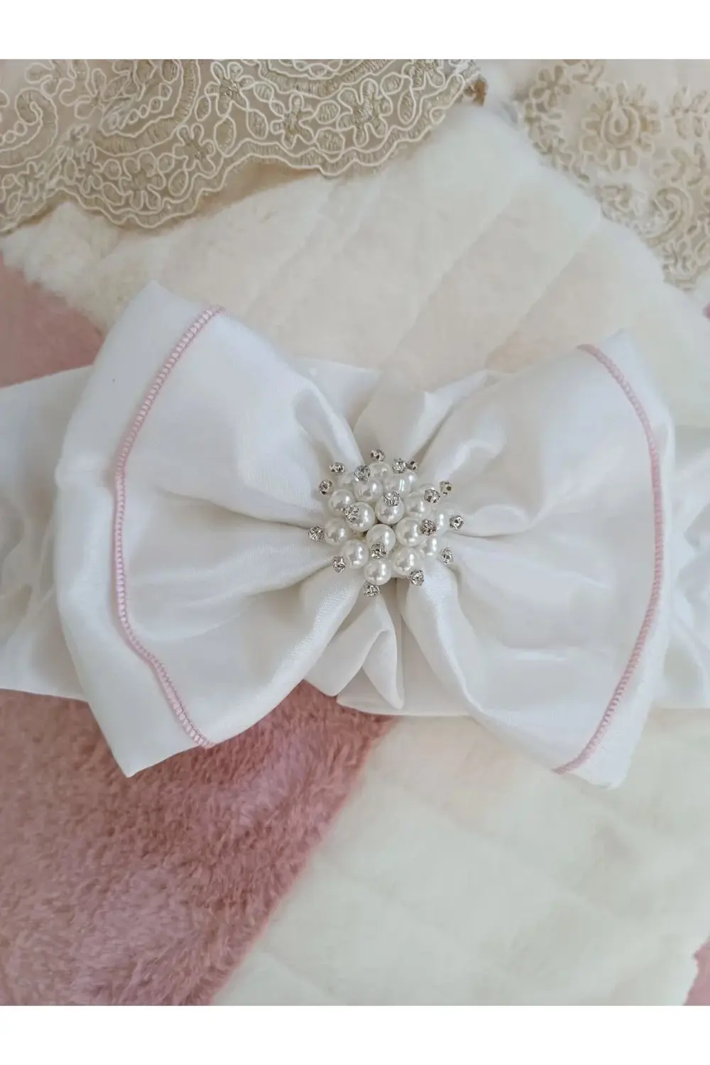 Yenidoğan Wool Yün Kumaş Taç Nakışlı Güpür Duvaklı Fiyonk Prizma