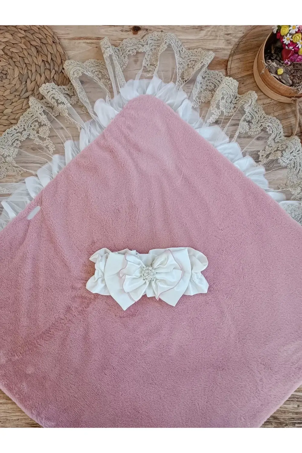 Yenidoğan Wool Yün Kumaş Taç Nakışlı Güpür Duvaklı Fiyonk Prizma