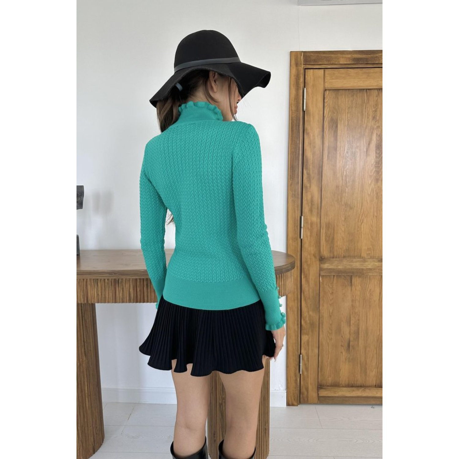 Yeşil Boğazlı Ve Örgülü Triko Kazak