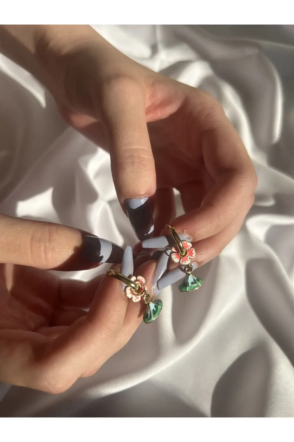 Atelier Emine Yeşil Çiçek Charmlı Küpe