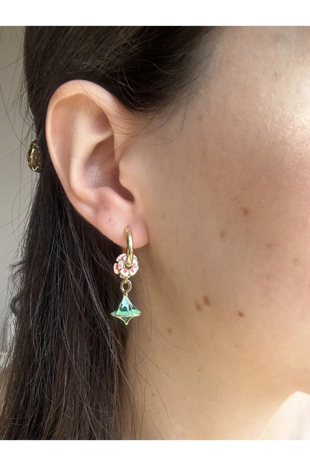 Atelier Emine Yeşil Çiçek Charmlı Küpe