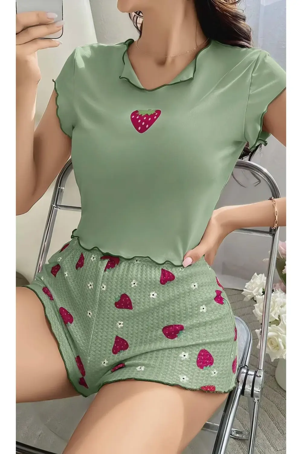 Pilelistore Yeşil Çilek Desenli Askılı Şortlu Pijama Takım