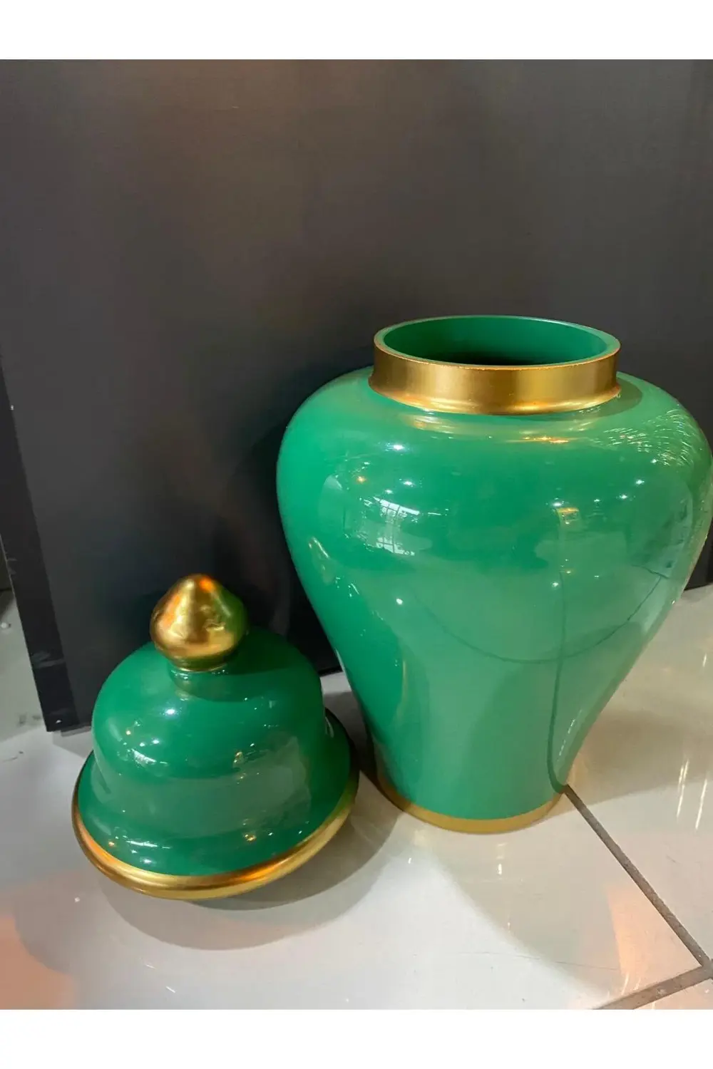 Yeşil Gold Detaylı Kapaklı Orta Boy Küp Dekor Vazo 42cm