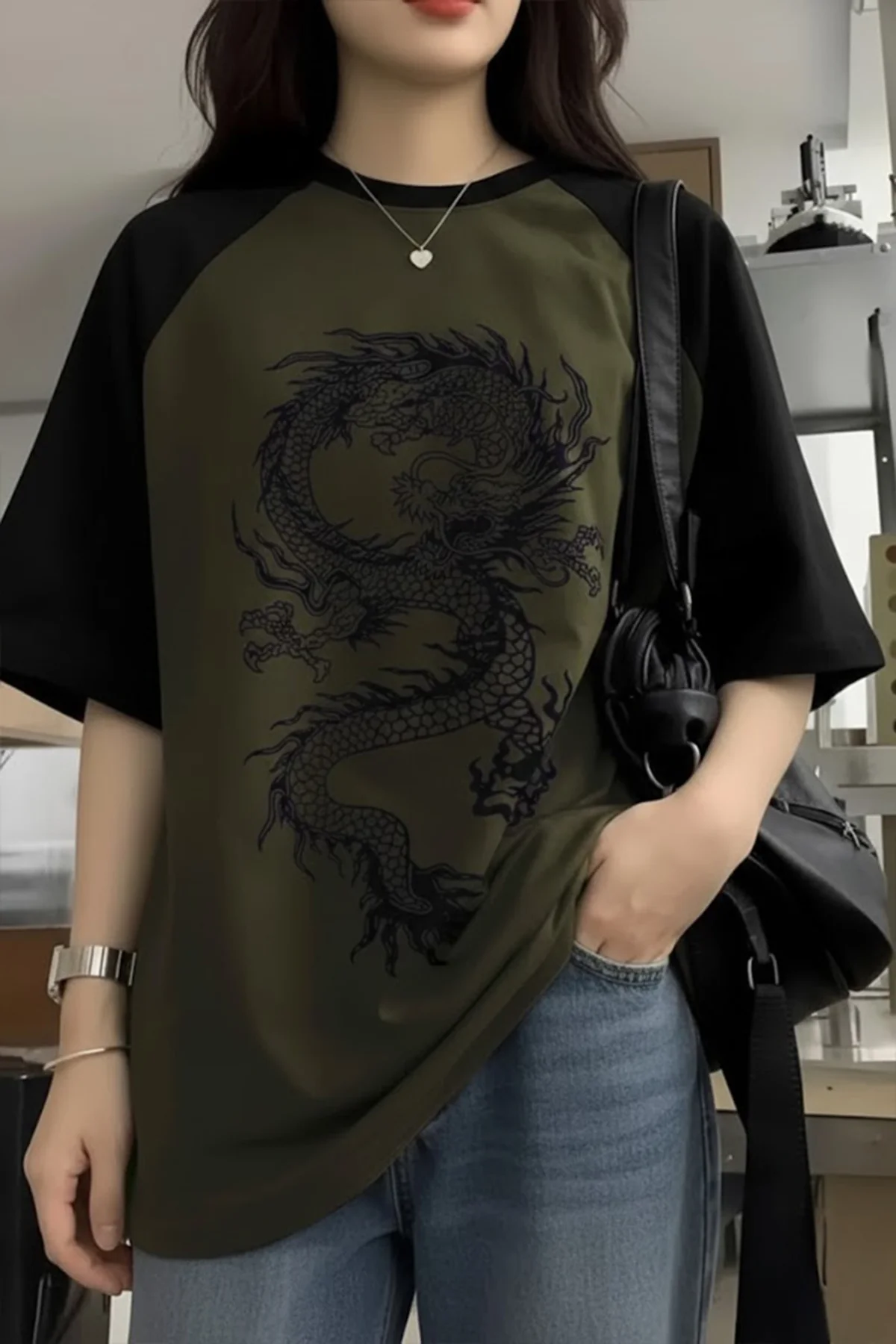 Yeşil Raglan Çin Mitolojisi Ejderha Baskılı Y2K Unisex T-Shirt Yeşil Raglan Çin Mitolojisi Ejderha Baskılı Y2K Unisex T-Shirt