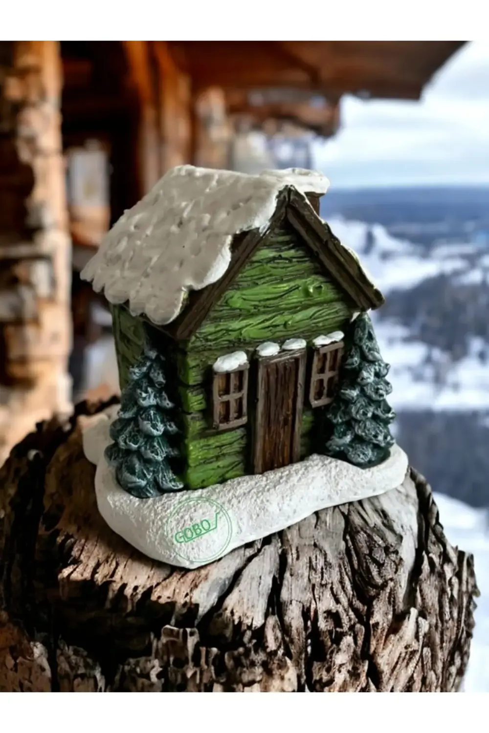 Yeşil Renkli Kar Efektli Ev Şeklindeki Yılbaşı Temalı El Boyaması