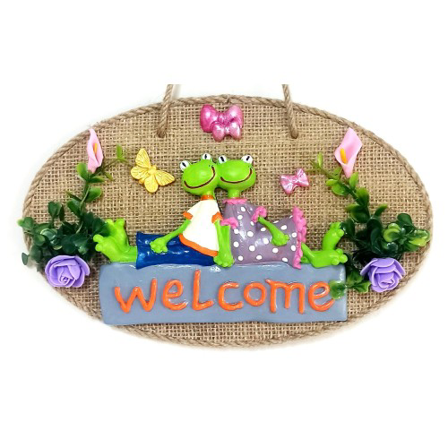 Yeşil Sevimli Kurbağa Çift Welcome Yazılı Kelebekli Kapı Süsü Yeşil Sevimli Kurbağa Çift Welcome Yazılı Kelebekli Kapı Süsü