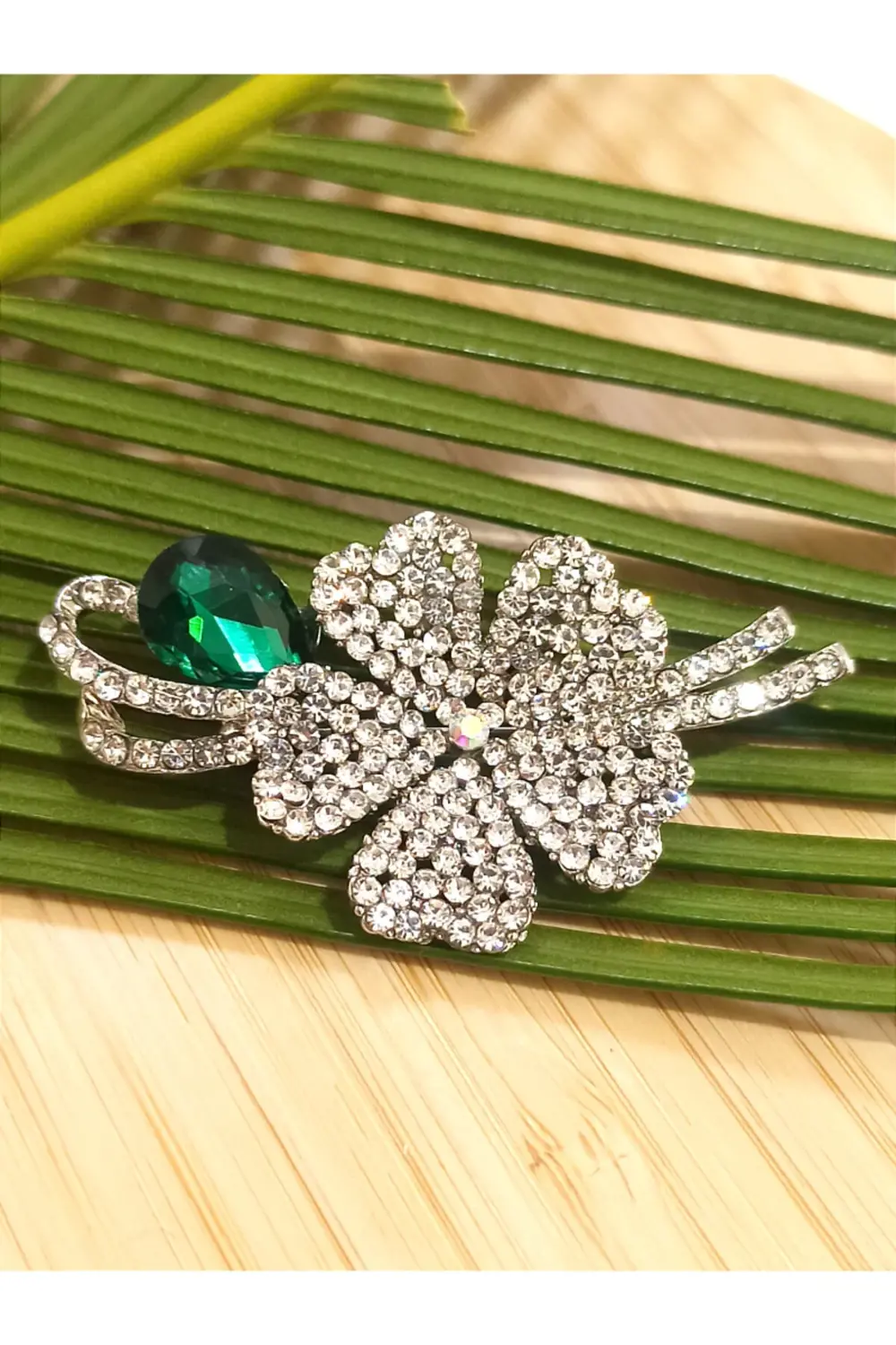 Yeşil Taşlı Figürlü Broş