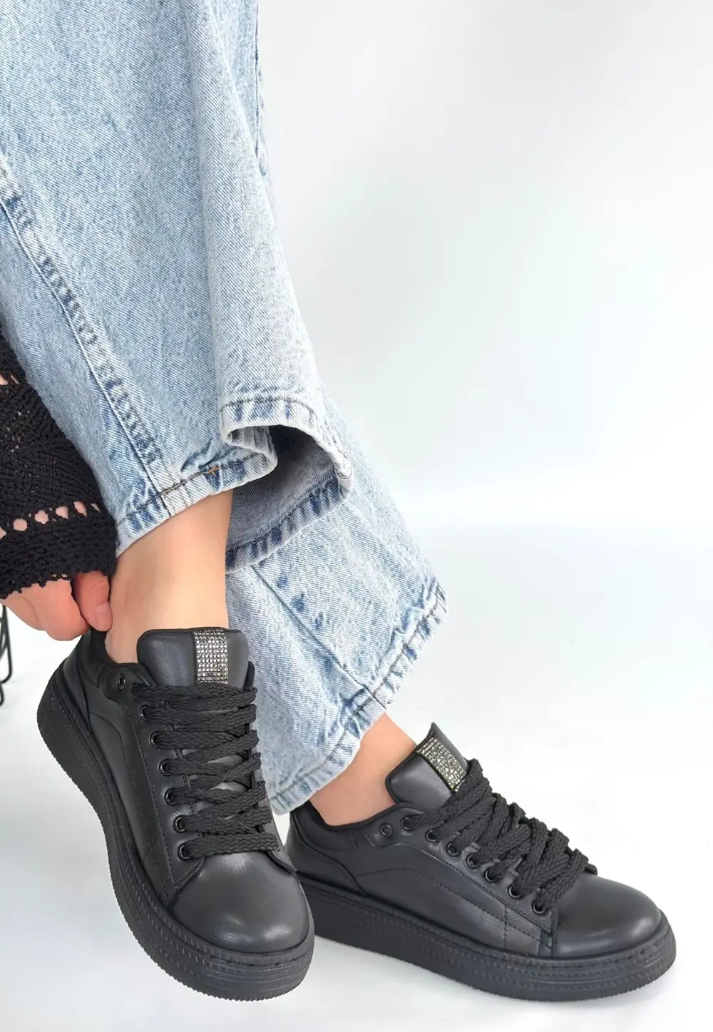 Yier Siyah Cilt Bağcıklı Spor Ayakkabı