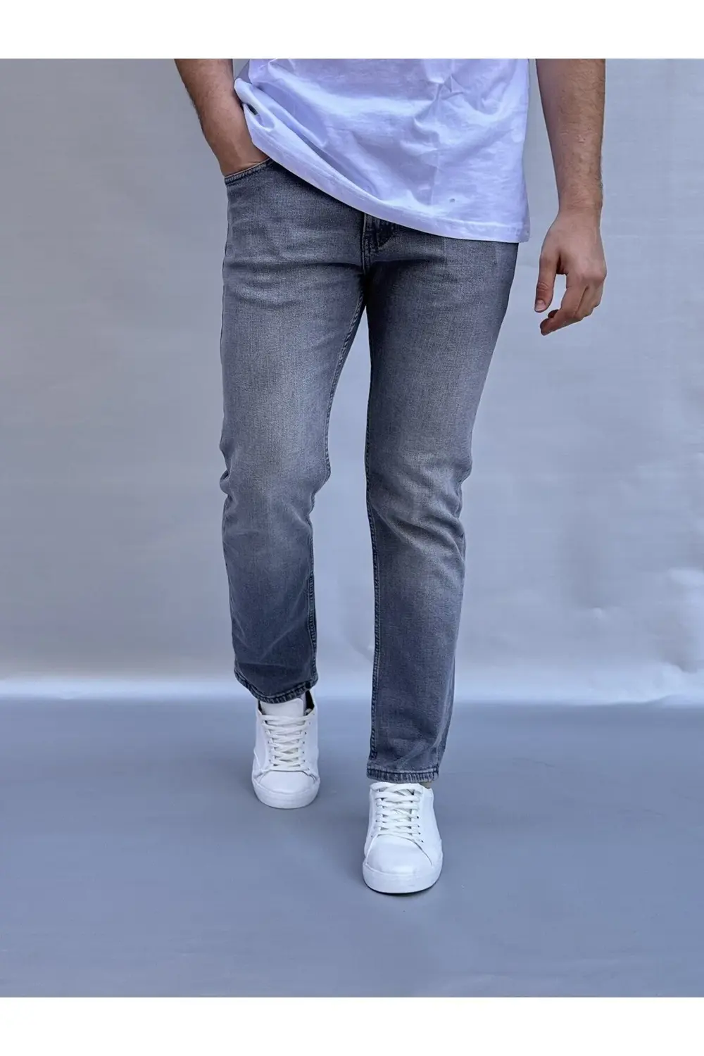 Yıkamalı Gri Regular Fit Jean